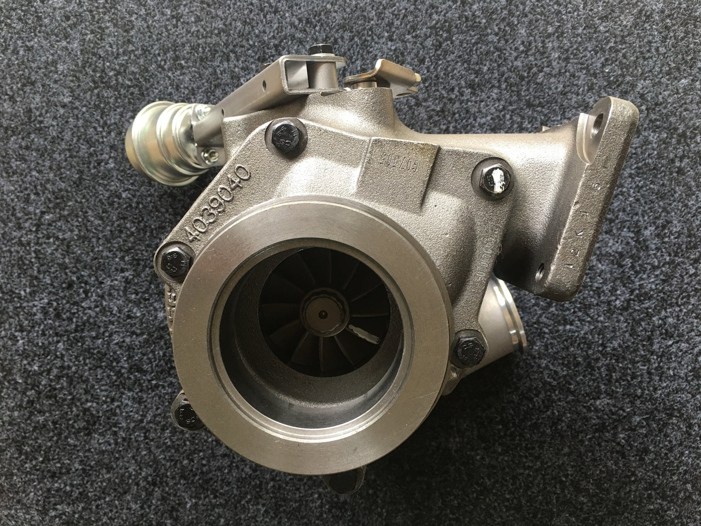 Sinotruk HX55W 3776452 VG1099110012 turbocharger