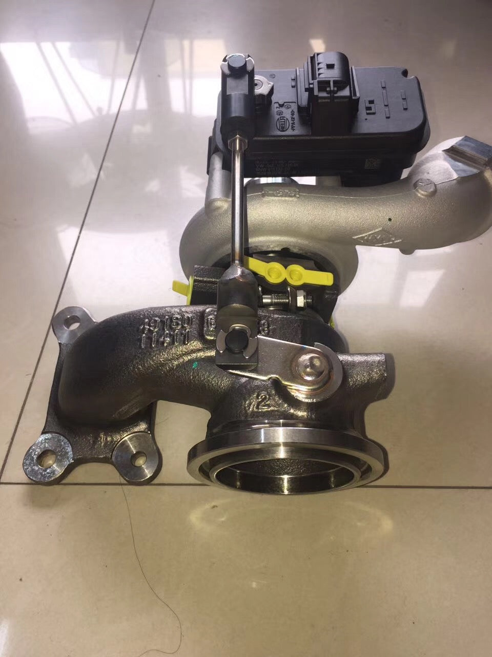 Volkswagen  POLO 1.4T 04E145715E turbocharger